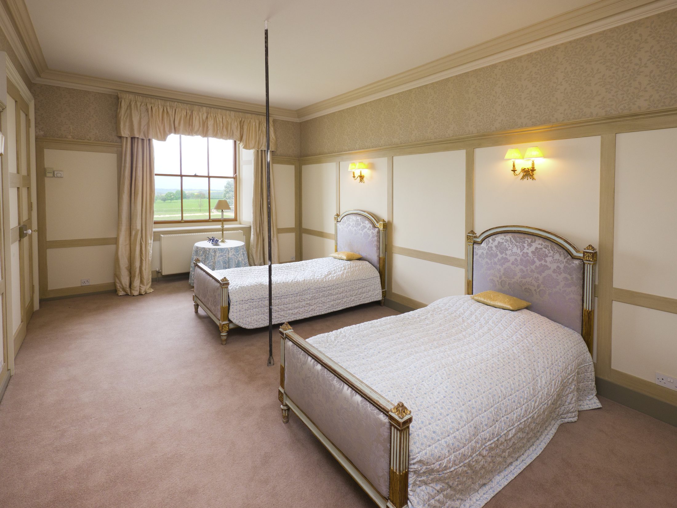 Bedroom 5, with twin beds